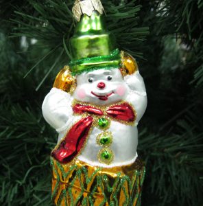 Ёлочное украшение  Снеговик с барабаном в упаковке  10см